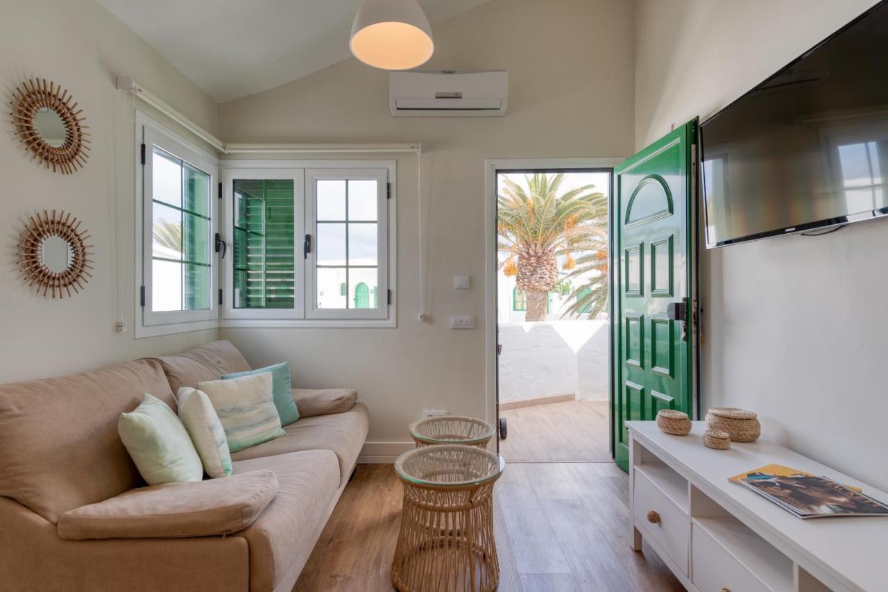 Homeforguest Modern And New Beachfront Apartment La Oliva Eksteriør bilde